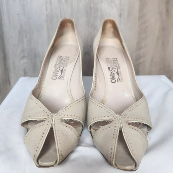 Salvatore Ferragamo Vintage Peep Toe  Made in Italy Nude Heel Size 7 B Women's - Picture 6 of 13